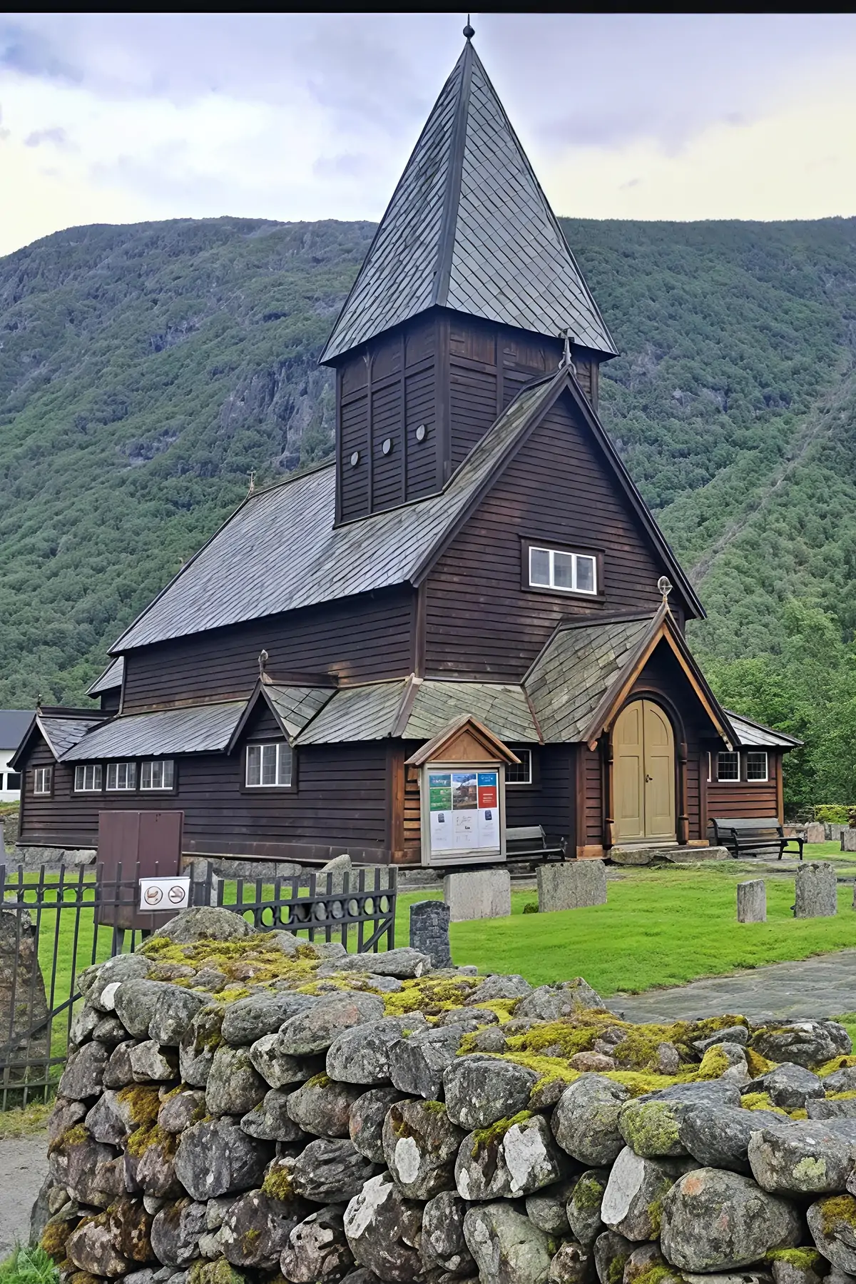 Røldal stavkirke